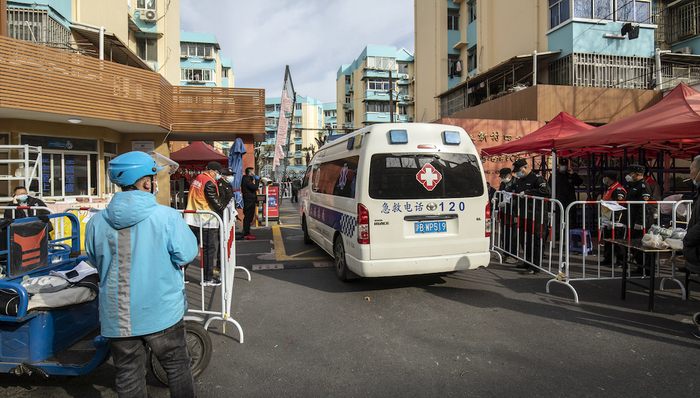 上海,封控,急诊,绿色通道,筛查,发热门诊,发烧,血透,儿科,放化疗,浦东,浦西