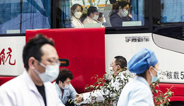 【圖集】上海開展新一輪核酸篩查：物資保障充足，醫(yī)療隊(duì)對(duì)接隔離點(diǎn)