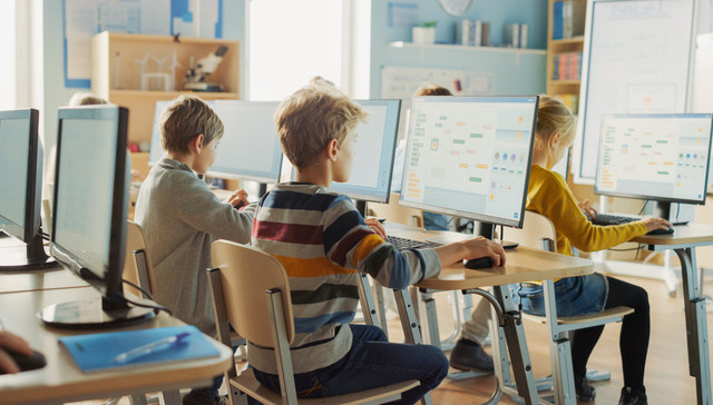 教育信息化2.0基础设施成熟，但硬件产品同质化严重