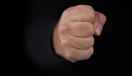 夸大厂房面积、门店数量被罚，化妆品迎来强监管