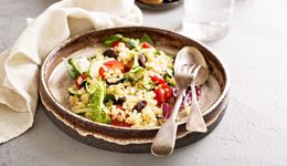 被身材焦虑支配的年轻人，也捧不热轻食了？