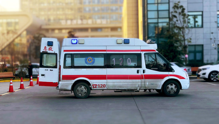 上海，疫情，救治