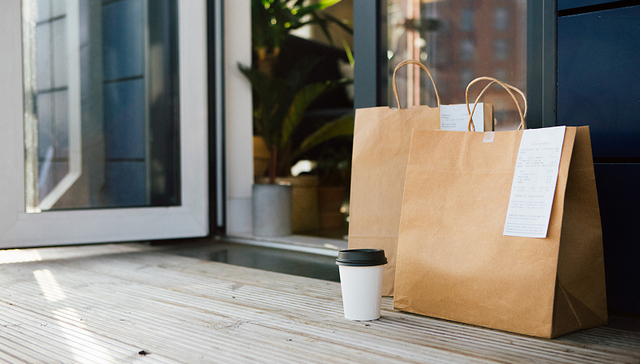 疫情下餐饮业救助与自救：“过不了多久还会再见的”|上海战疫