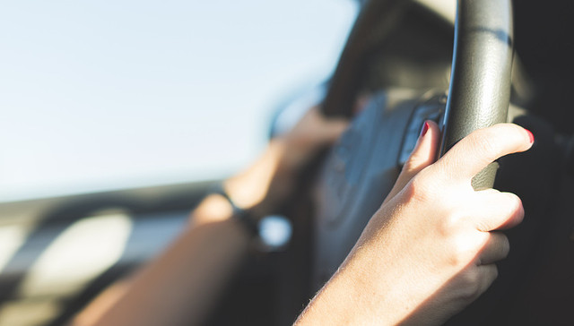 地方新闻精选 | 北京试点将电话亭改建为充电站 内蒙古交管局：取消驾考报名费