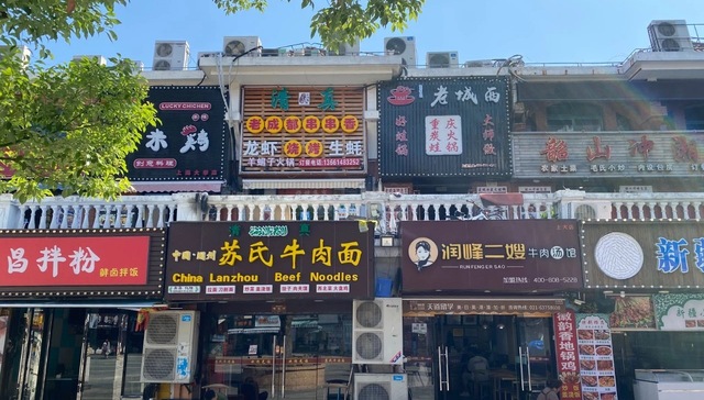 【特写】疫情时代的日常，在上海聚丰园路