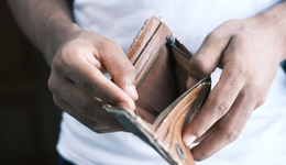 股東起訴、合作伙伴硬懟、家長組團(tuán)退費(fèi)，“悲情女創(chuàng)業(yè)者”為何欠了這么多債？