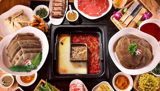 海底捞,巴奴火锅,营销,服务