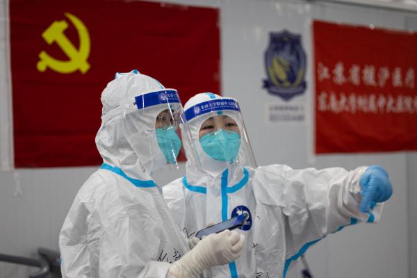 新华全媒＋丨上海临港方舱医院投入使用