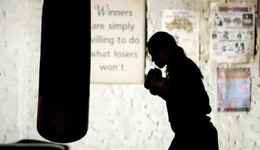 当一个典型“白瘦幼”走进拳馆