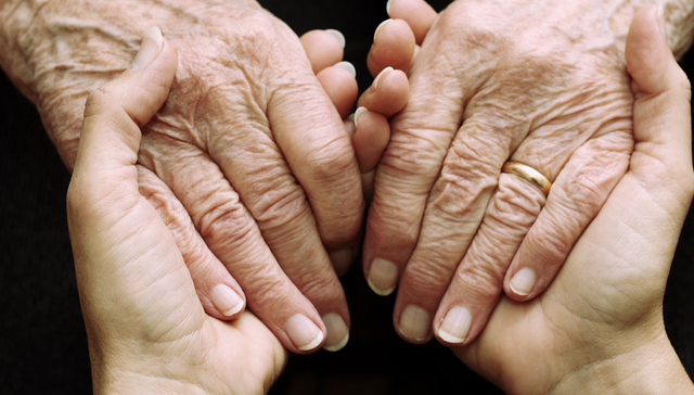 编辑部聊天室 | 衰老究竟意味着多大程度的“脆弱”呢？