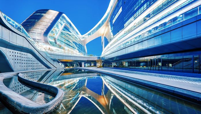 上海机场今日起停牌，证监会并购重组委正对交易事项审核