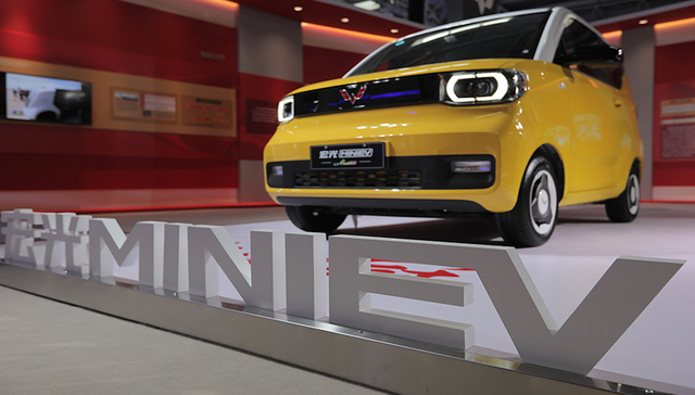 五菱宏光为男性用户设计了一款新车，售价高出了一万元以上