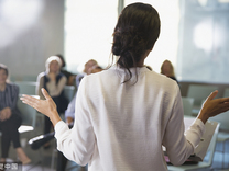 2021年上市險(xiǎn)企高管年薪排行榜：中國(guó)平安獨(dú)占九席，陳心穎以1700萬(wàn)元蟬聯(lián)榜首