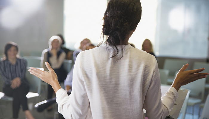 2021年上市险企高管年薪排行榜：中国平安独占九席，陈心颖以1700万元蝉联榜首
