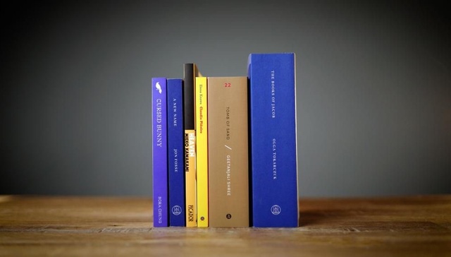 2022年布克国际文学奖短名单出炉：主题皆为创伤，托卡尔丘克入围