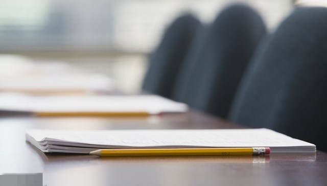 地方新闻精选 | 安徽要求文件印双面开会不发笔 甘肃警方查获15.5万粒涉毒减肥药