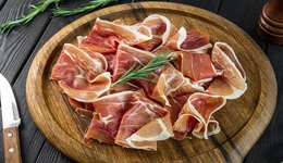 “A股好岳父”幫賠5500萬后，金字火腿被立案，前實(shí)控人套現(xiàn)23億離場