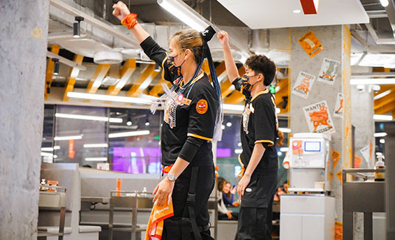 餐饮,用工荒,谢谢锅,怂火锅,九毛九,喜茶,奈雪的茶,海底捞