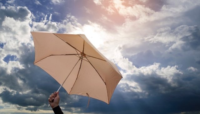 蕉下，防晒产品，线上销售，营销推广，轻研发