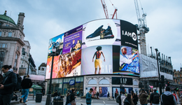 广告行业甲方的金钱到哪去了？硬科技加下沉市场