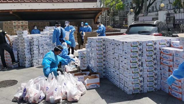 伊利、元气森林和宜家等品牌纷纷开团，从“0经验”开始摸索｜上海战疫