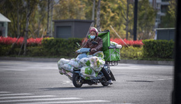 上?？爝f小哥外賣配送還安全嗎？六家平臺承諾：不帶疫上崗