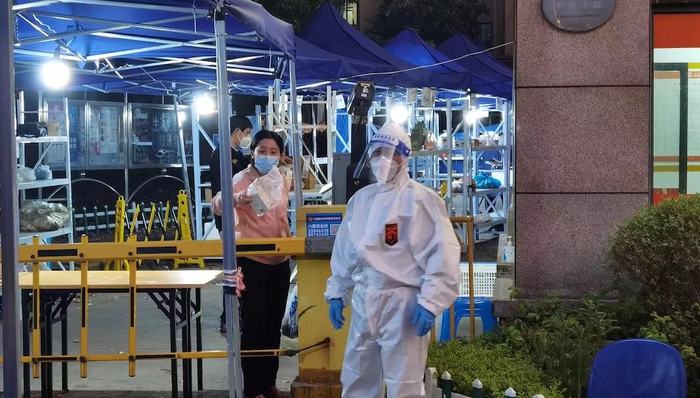 蒋晓航,民警,吕女士,急救,服药,药店老板,血氨,缺乏症,警情,大脑损伤,上海,疫情