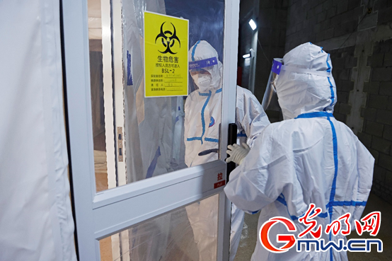 【图片故事】“守沪者联盟”丨上海浦东新区:全力加快核酸检测速度