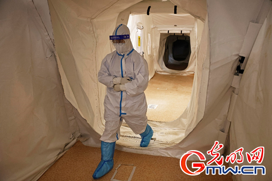 【图片故事】“守沪者联盟”丨上海浦东新区:全力加快核酸检测速度