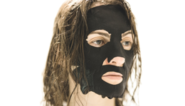 以“妆字号”重新备案，第一类医用冷敷贴“顶风作案”？