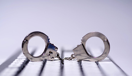 上海一男子偽造車輛通行證倒賣生活物資，被警方行政處罰 | 上海戰(zhàn)疫