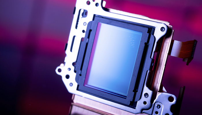 财说 | 收入占比超六成的主营产品销售放缓，韦尔股份跌停