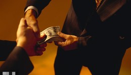 河南南阳一医药代表43次向医院院长行贿共计615.9万元，获刑5年