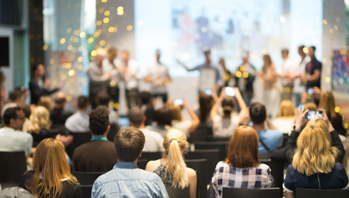 10人小团队创业，如今收入过亿，不融资的简道云是怎么做到的?