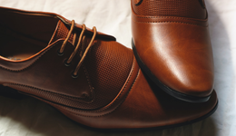 一代“鞋王”去世：33歲才當(dāng)學(xué)徒，生產(chǎn)出很多人的“第一雙皮鞋”