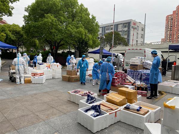 食品保供队伍不断扩大，虚拟超市+流动超市解决最后一公里难题｜上海战疫