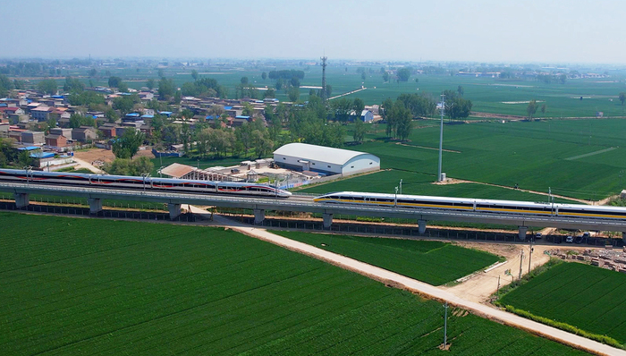 时速400公里高铁列车研发全面展开，试验速度已达435公里/小时