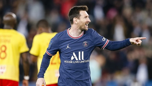 双骄同天不同运，C罗落败后梅西坐上法甲王座