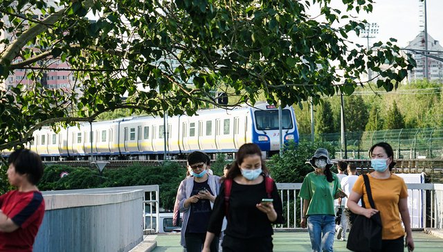 网传北京有地铁临时停车测核酸，官方回应系列车故障