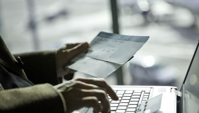 四人因买卖明星航班信息获刑，二人为航司外包客服