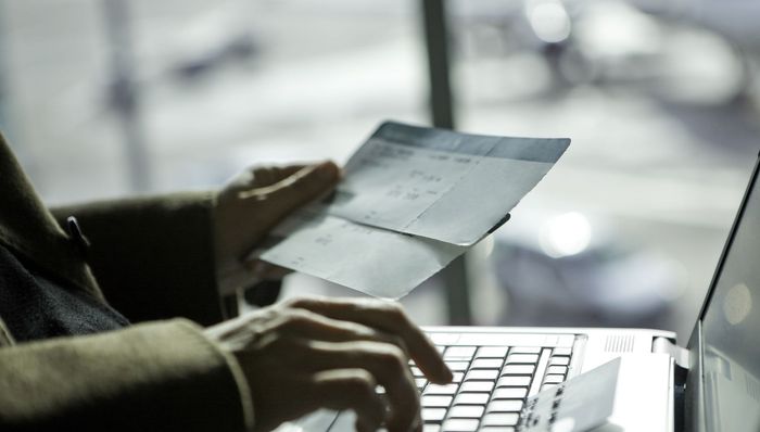 四人因买卖明星航班信息获刑，二人为航司外包客服