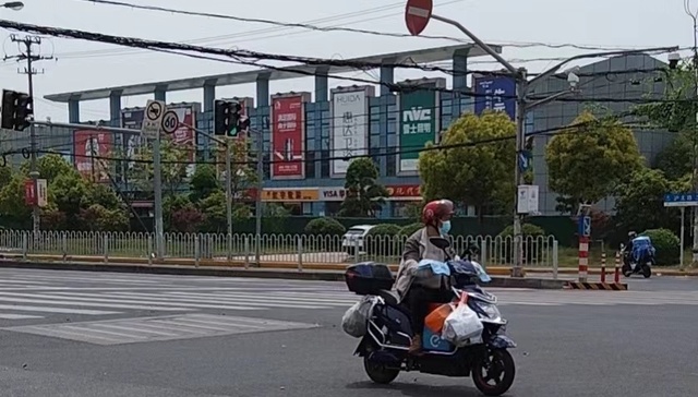 纾困外卖骑手、支持民生物流，金融机构如何温暖逆行“保供人”？