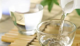 水井坊冲击高端市场承压，一季度净利润同比下跌13.54%