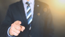 蓝翔创始人女儿“手撕”母亲陷罗生门，律师解码