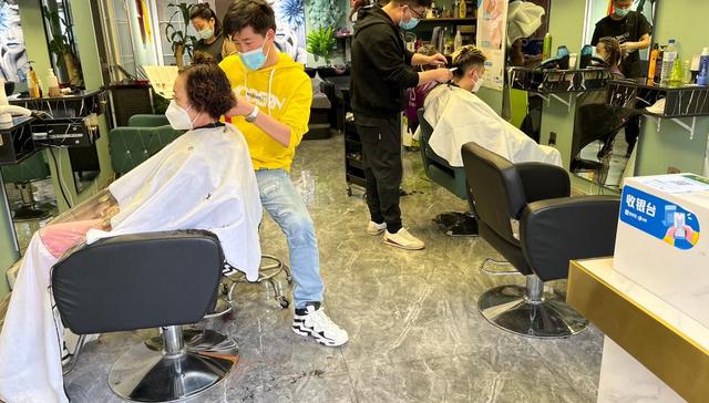 吴航,外卖,对火,车主,理发店,物业,陈云,微信,理发师,春饼店