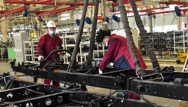 上海汽车产业复工率超77%，上汽临港基地2400辆整车陆续下线