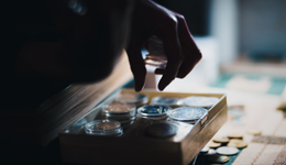 睿智医药连续卖出子公司，2021年亏4亿账面现金不足