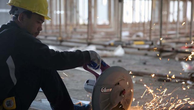 县里办大学：产业升级与货币产业政策