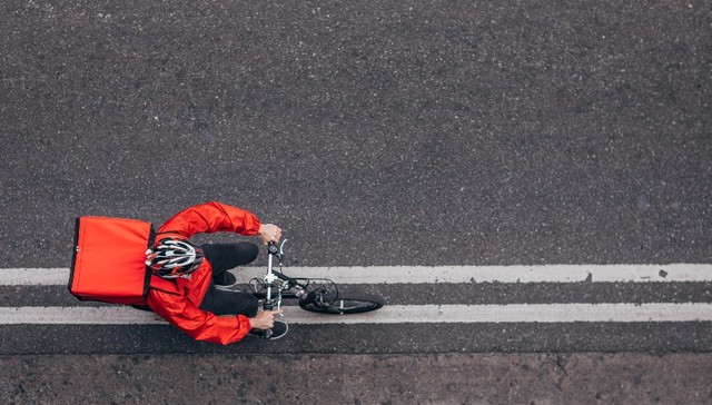 近九成新业态青年月收入低于8千元，26.3%没有任何社会或商业保障