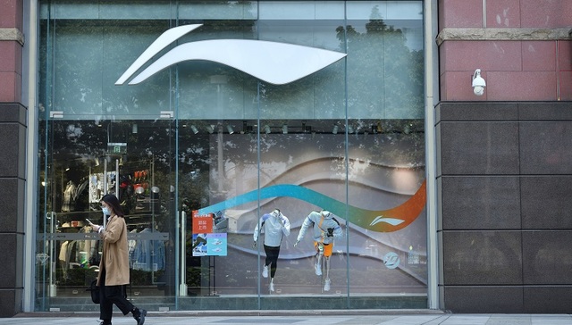 卖咖啡、开酒店，运动品牌开始搞副业